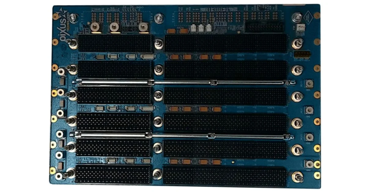 OpenVPX backplane with multiple high-speed connector slots